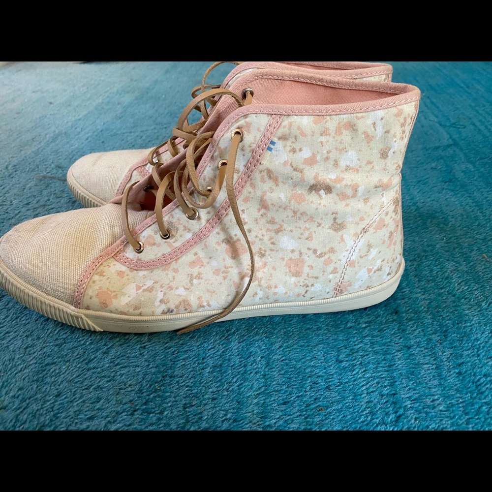 Toms woman’s canvas floral high top shoes